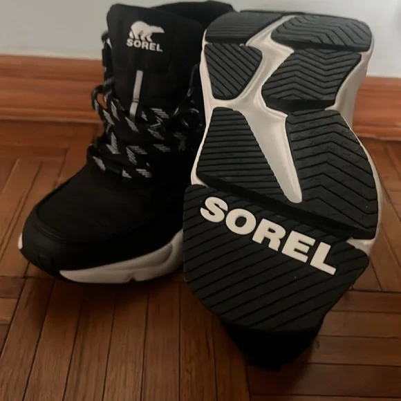 Kids Sorel New Boots Sneakers Size USA 5 Waterproof Black White - Picture 10 of 11